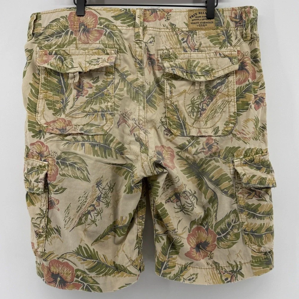 True Religion Hawaiian Tropical Thick Utility Cargo Shorts Tan Men 38 Pockets